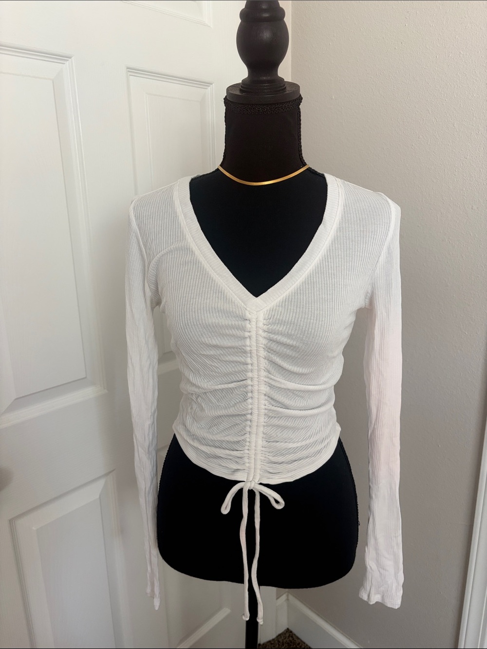 Alo Yoga Long-Sleeve Cinched Rib-Knit Crop Top